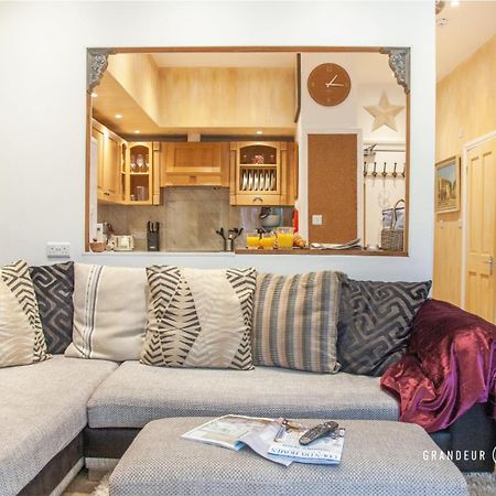 Treetop Suite By Grandeur Property Борнмут Экстерьер фото