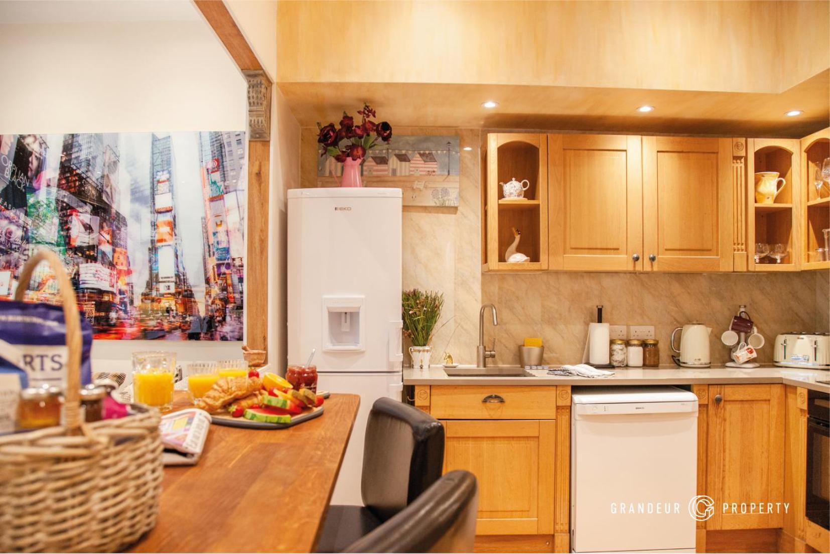 Treetop Suite By Grandeur Property Борнмут Экстерьер фото