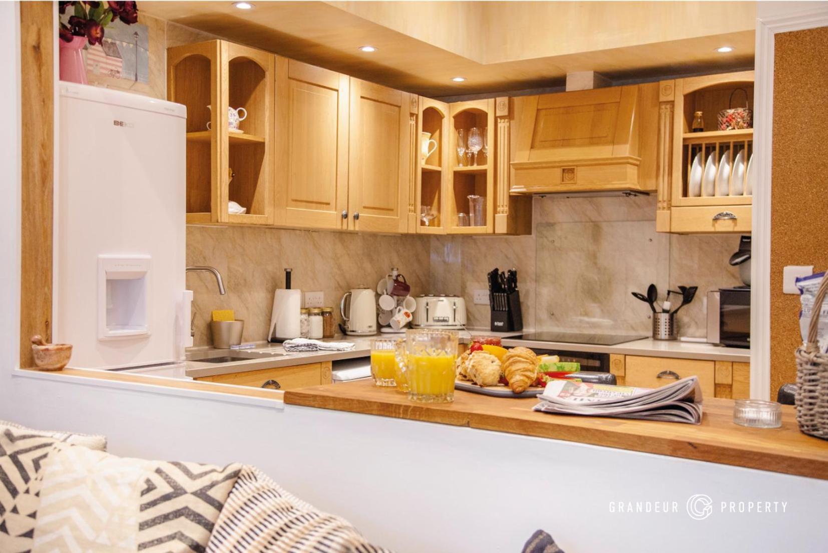 Treetop Suite By Grandeur Property Борнмут Экстерьер фото