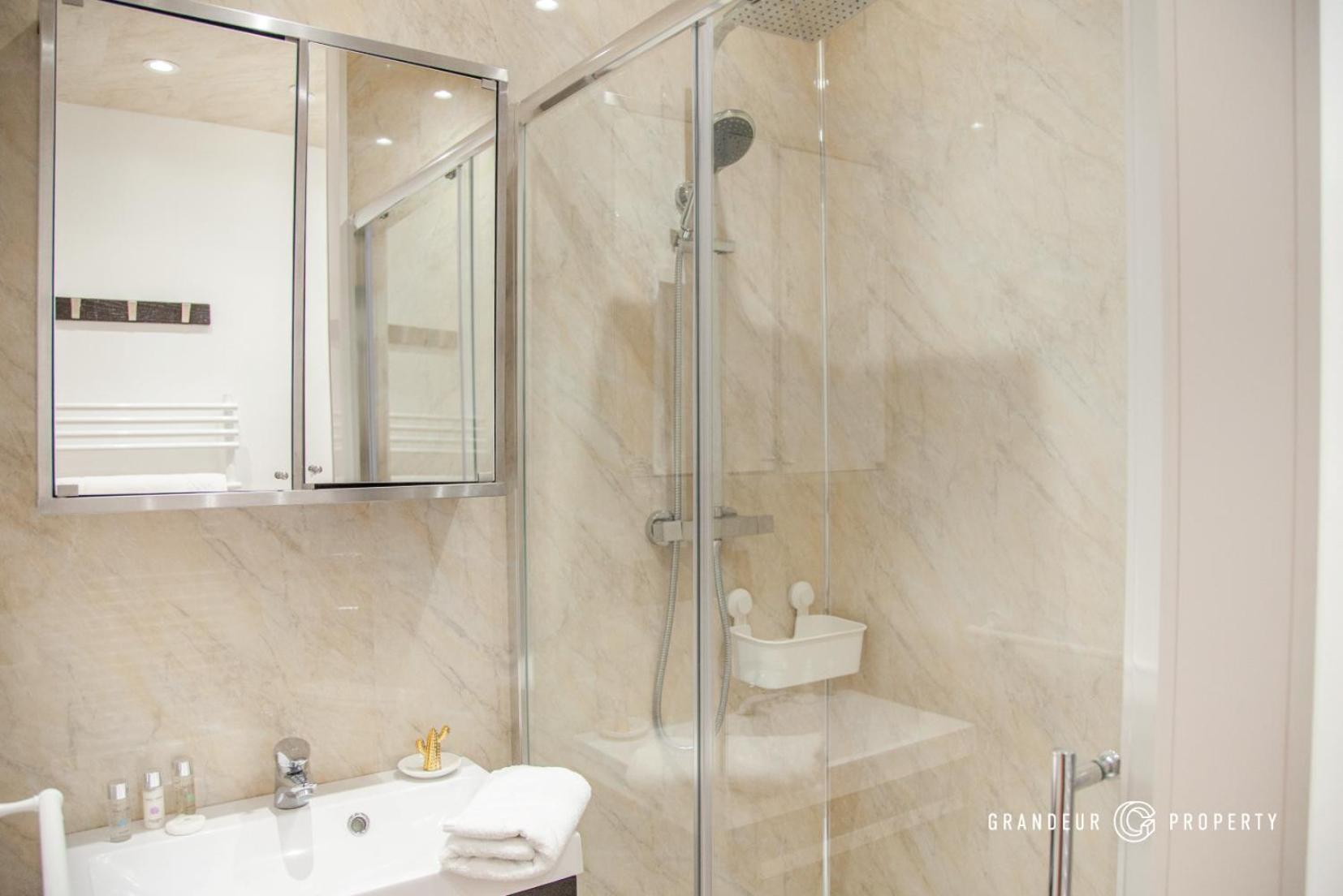 Treetop Suite By Grandeur Property Борнмут Экстерьер фото